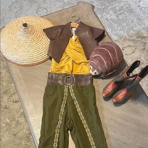 Complete Raya Costume, Disney, Size 5/6 costume with size 11/12 shoes